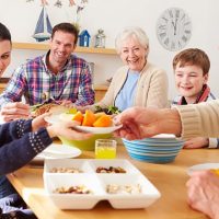 Mangez en famille : c’est bon à la fois pour le moral et la santé des parents mais aussi des enfants
