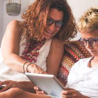 How to develop critical thinking in youth about food information in the media?