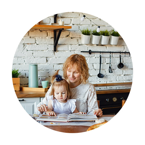 mother and daugter reading a book in the kitchen - GFVN June 2023 - Aprifel