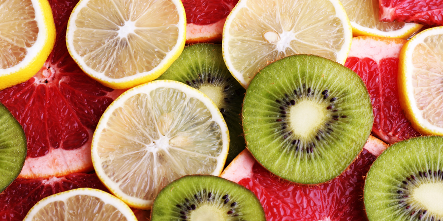 tranches de kiwi pamplemousse et citron vitamine C santé - Aprifel